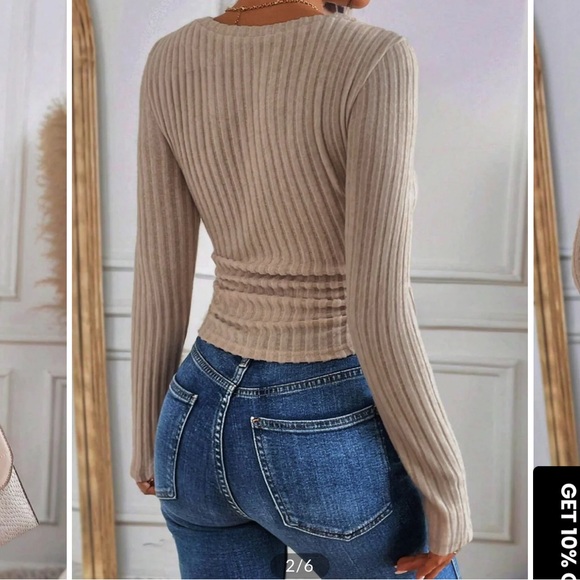 Commense Ribbed V-Neck Top - Picture 2 of 9